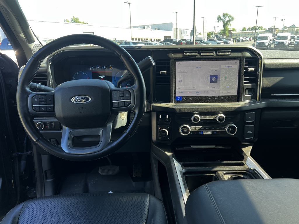 2023 Ford F-250 Lariat photo 2