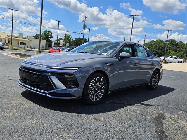 2025 Hyundai Sonata Hybrid SEL photo 2