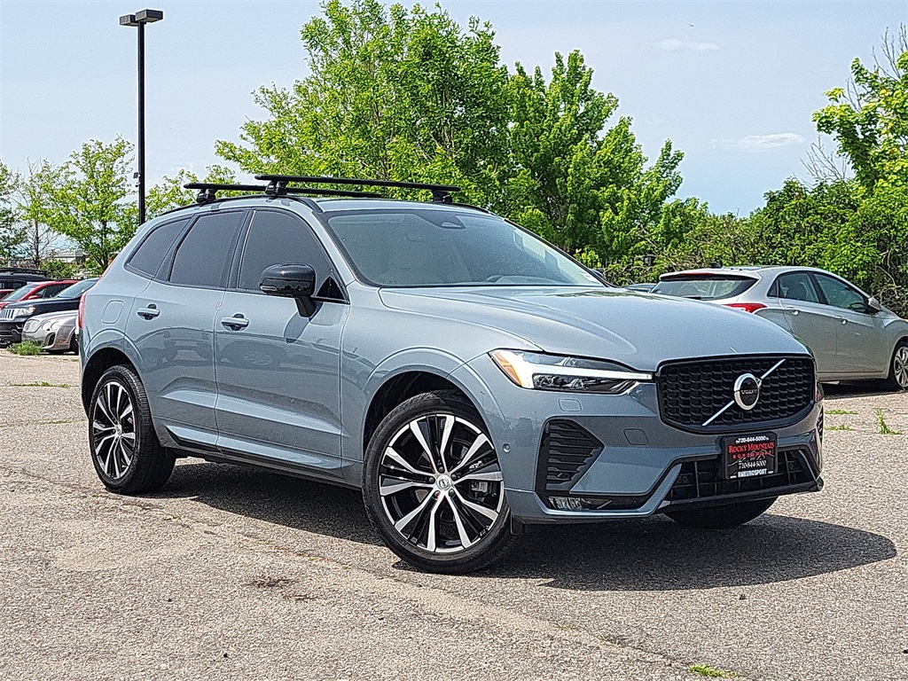 2023 Volvo XC60 B5 Plus photo 2