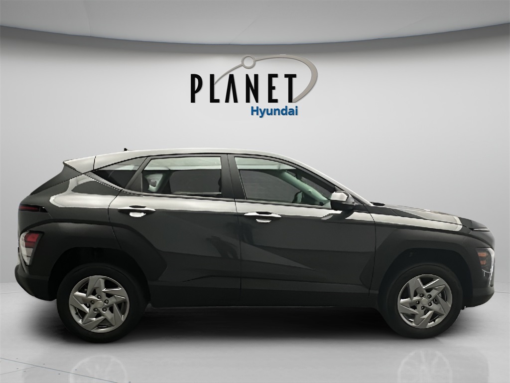 2026 Hyundai Kona SE photo 5