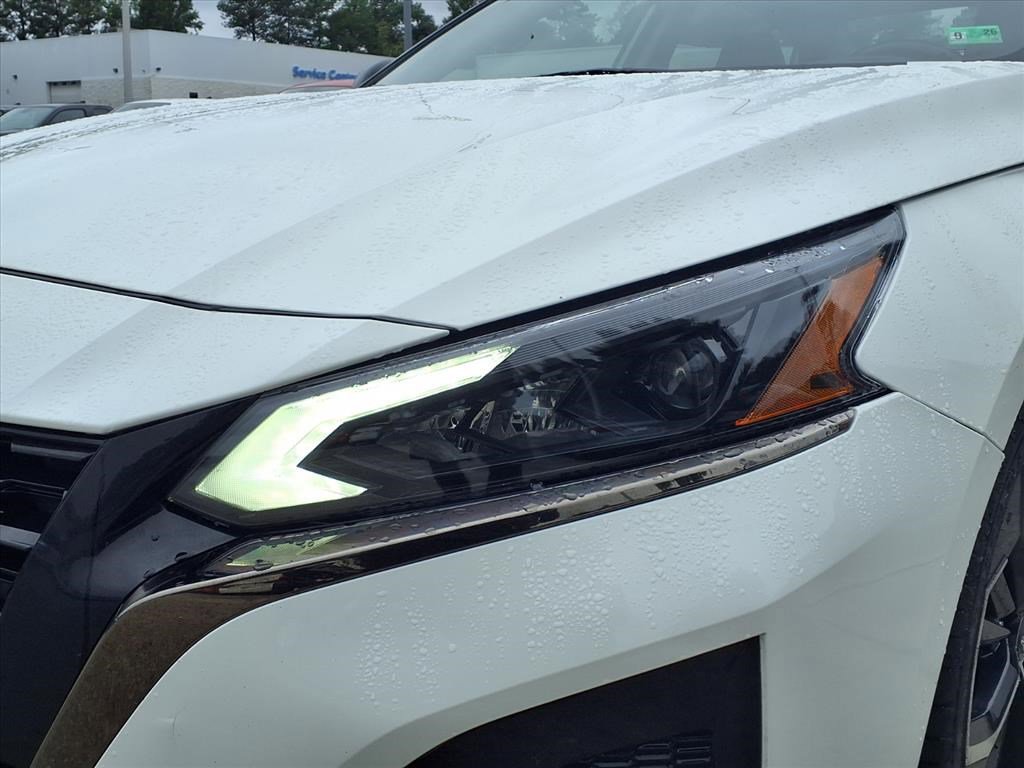 2023 Nissan Altima 2.5 SR photo 2