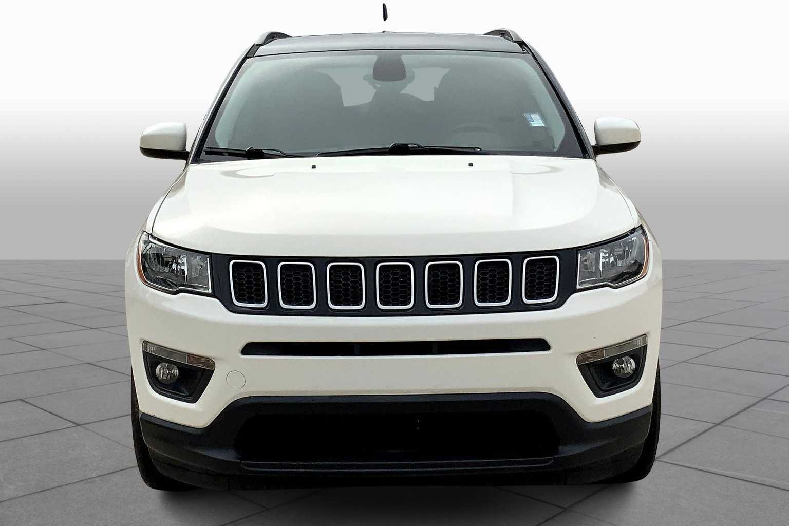2018 Jeep Compass Latitude photo 2