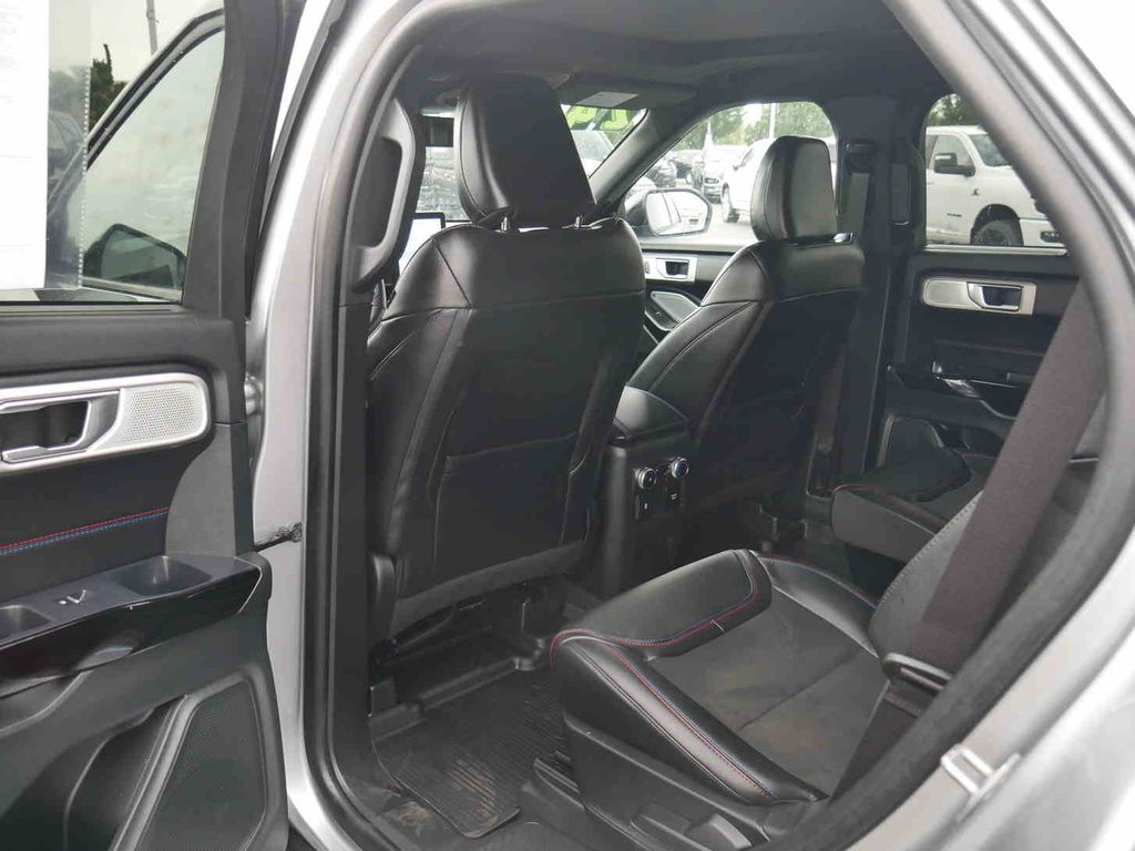 2024 Ford Explorer ST photo 12