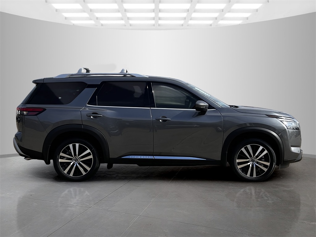 2025 Nissan Pathfinder Platinum photo 4