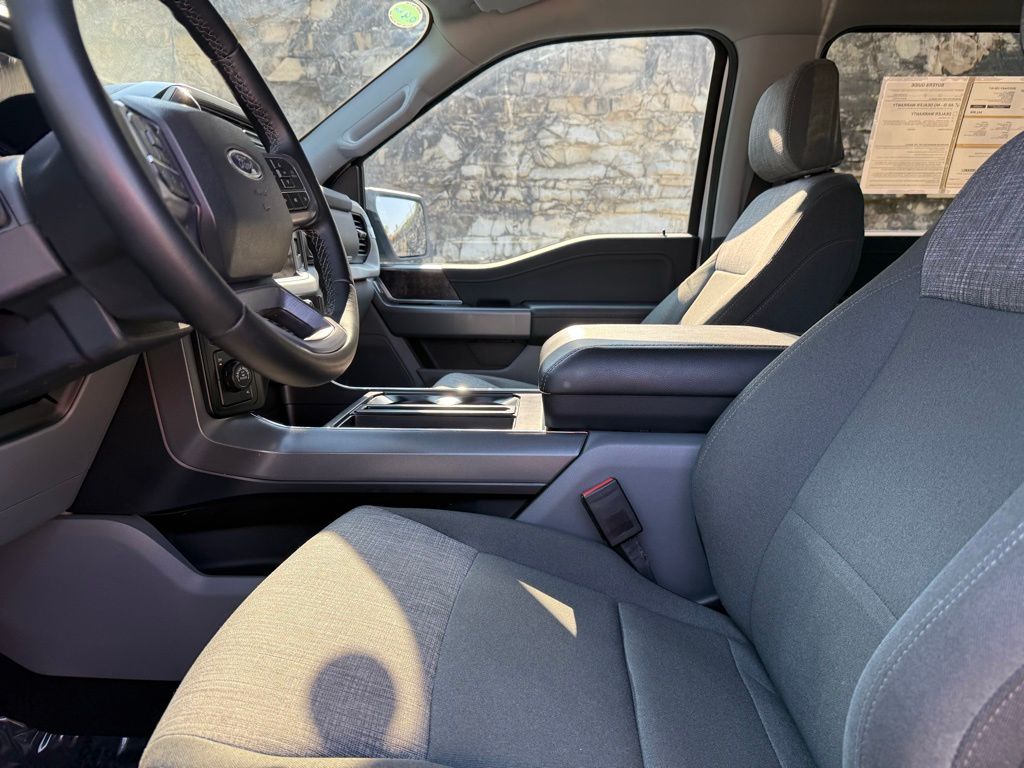 2023 Ford F-150 XLT photo 16