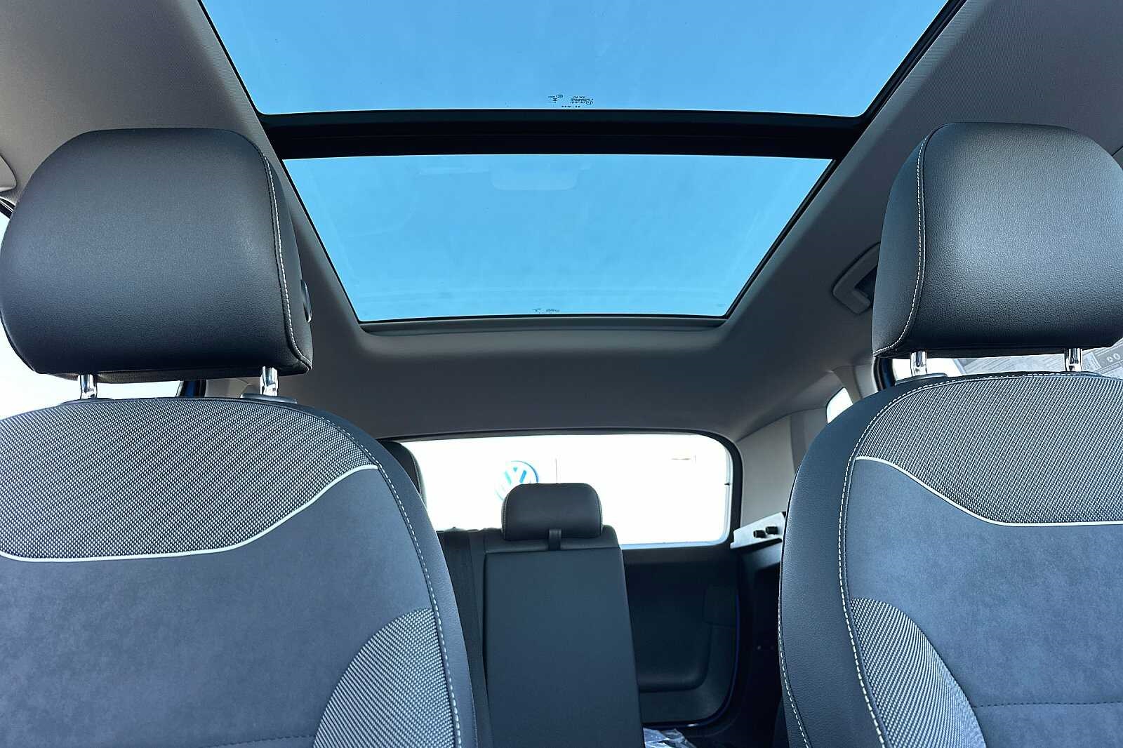 2024 Volkswagen Taos SE photo 16