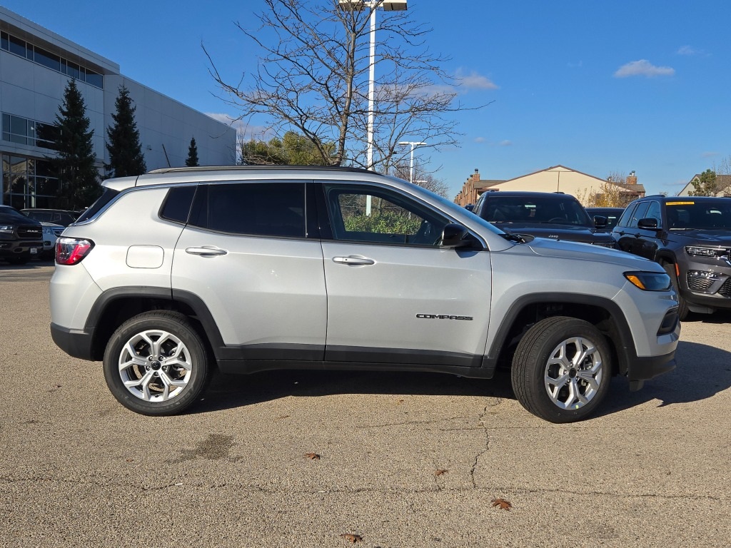 2025 Jeep Compass Latitude photo 3