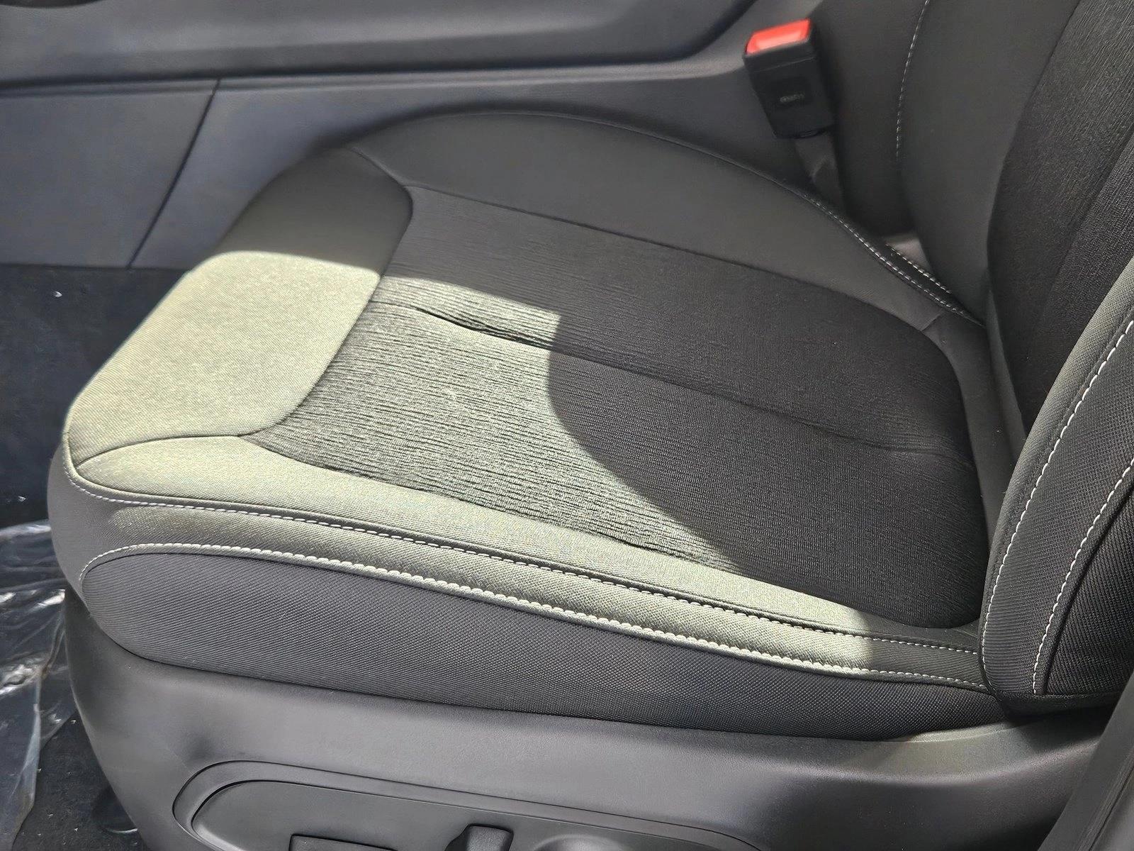 2025 Jeep Grand Cherokee Laredo X photo 4