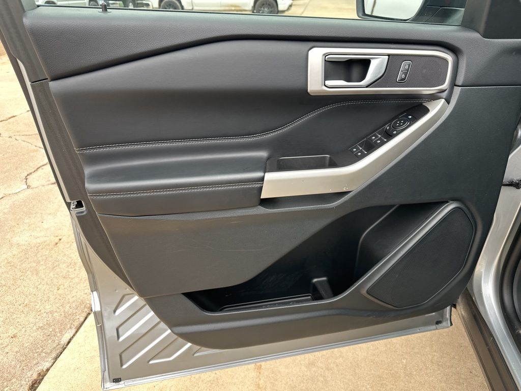 2023 Ford Explorer XLT photo 4