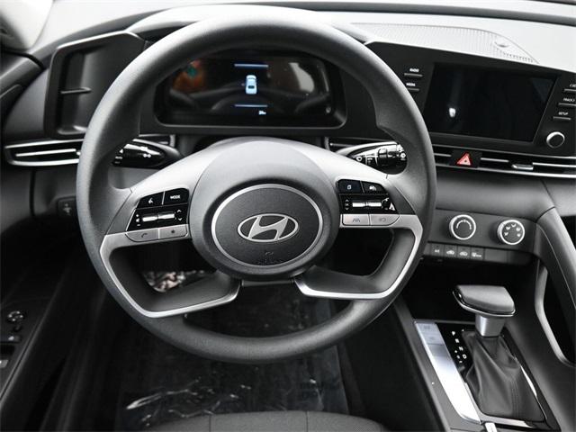 2025 Hyundai Elantra SE photo 12