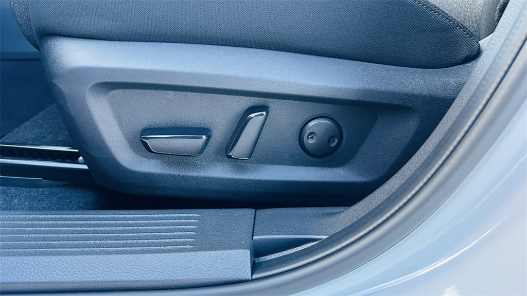 2026 Nissan Rogue SV photo 12
