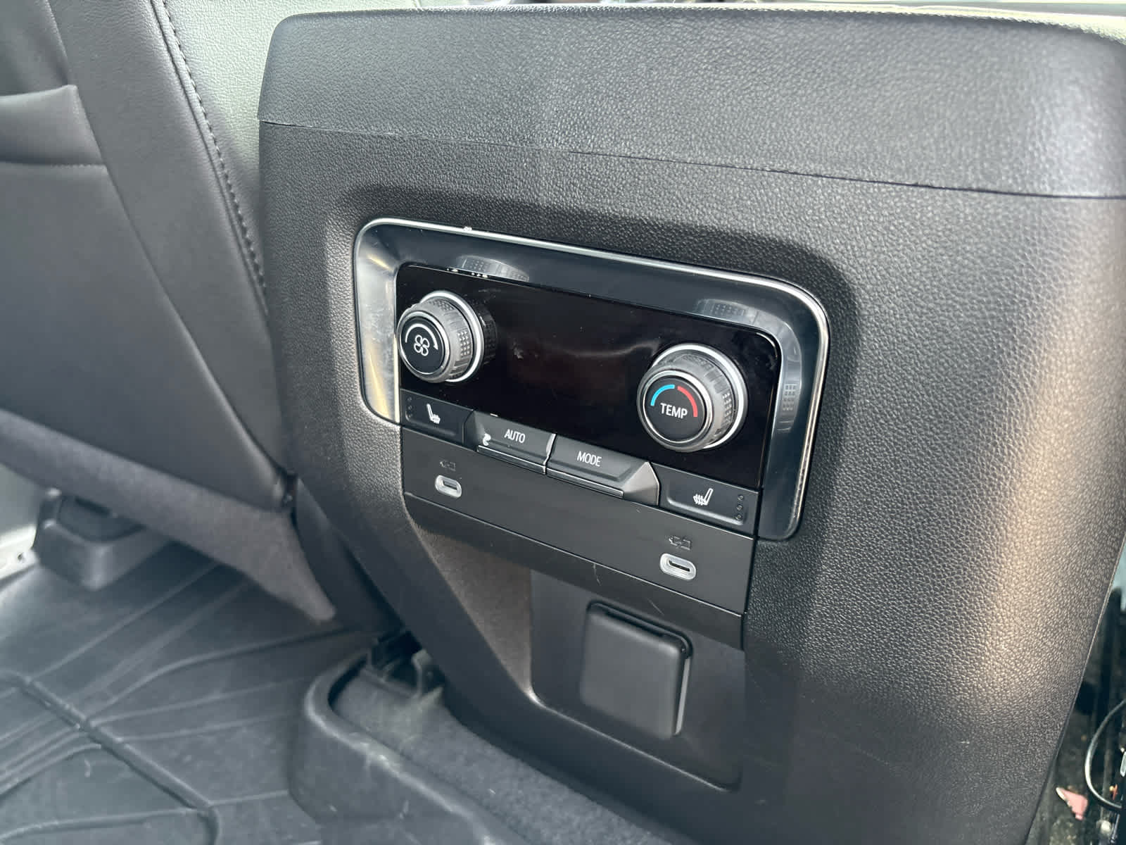 2024 Chevrolet Suburban Z71 photo 36