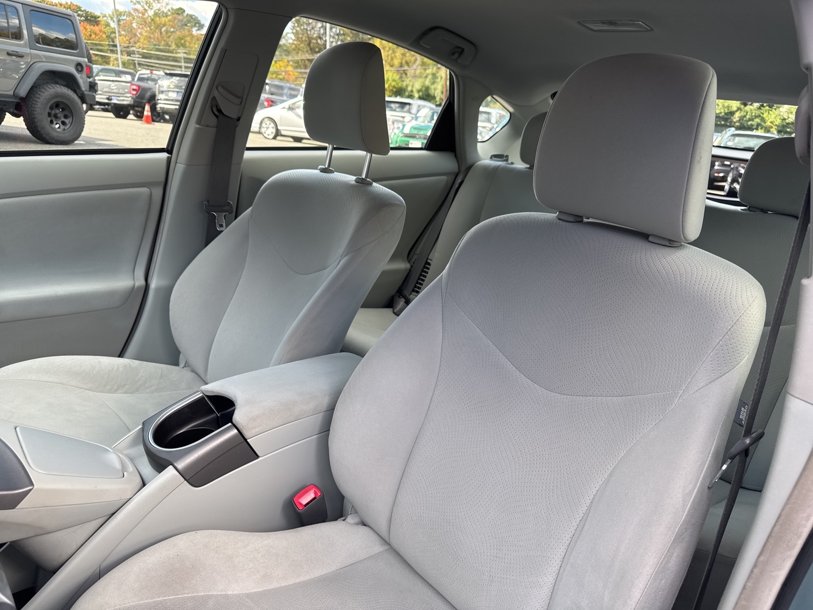 2013 Toyota Prius Two photo 4