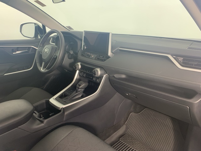 2024 Toyota RAV4 XLE photo 25