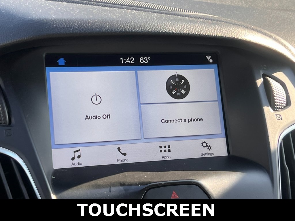 2017 Ford Focus Titanium Sedan photo 2