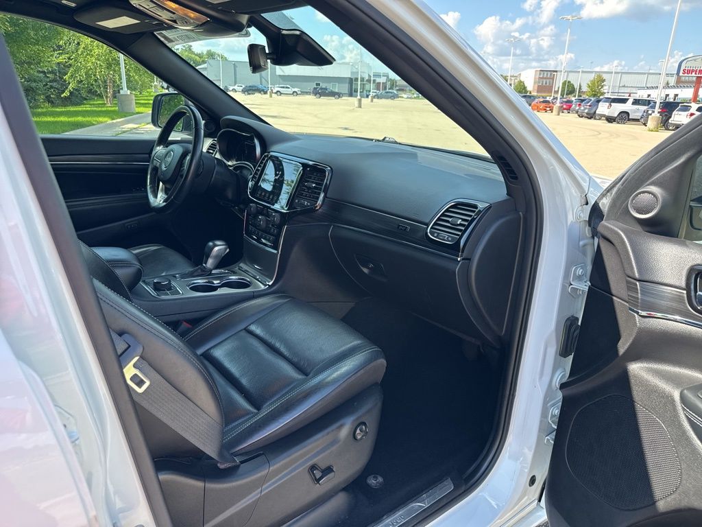 2021 Jeep Grand Cherokee Anniversary Edition photo 16