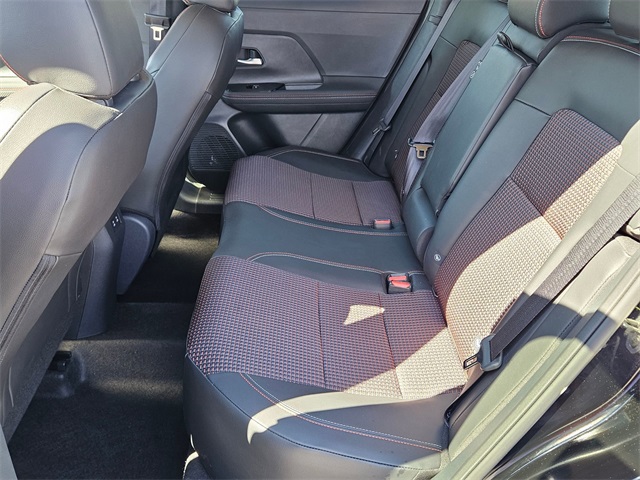 2025 Nissan Kicks SR photo 13