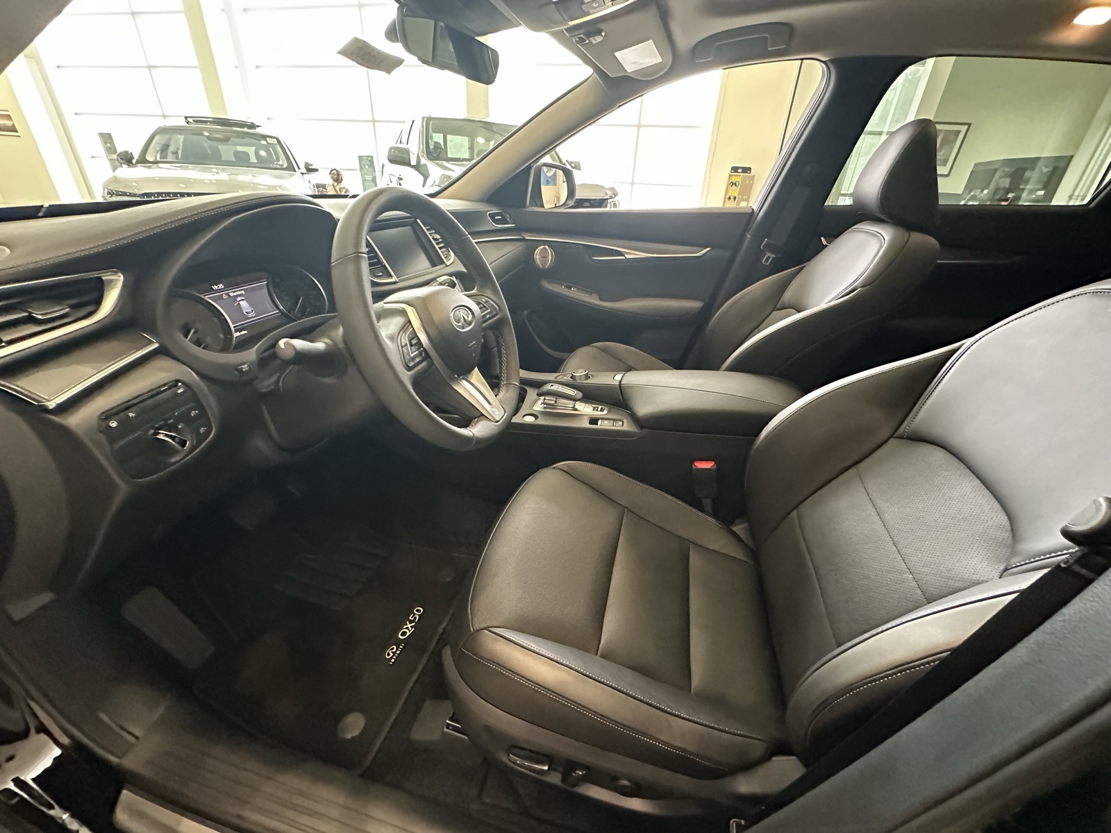 2025 Infiniti QX50 Luxe AWD photo 11