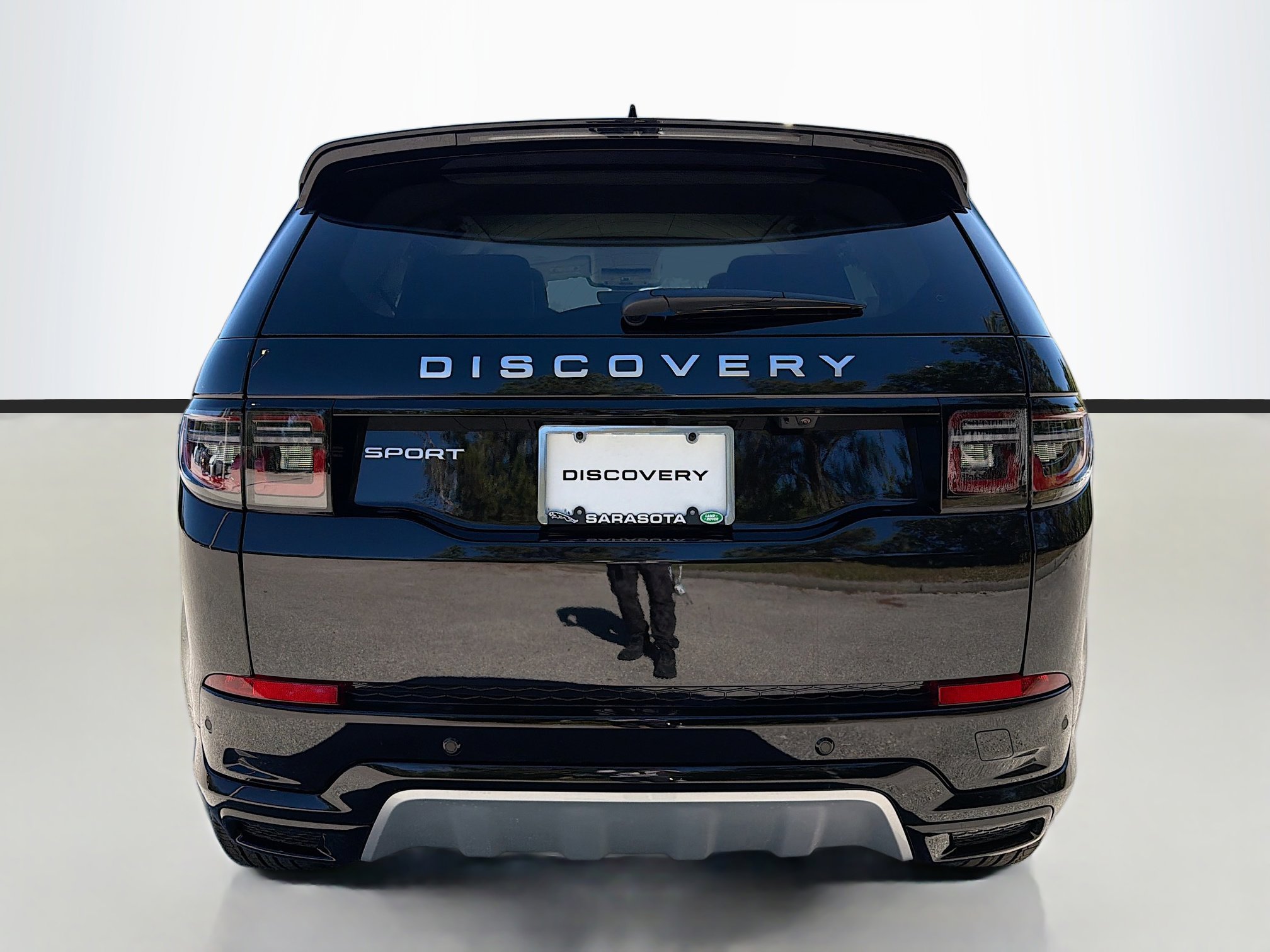 2025 Land Rover Discovery Sport S photo 3