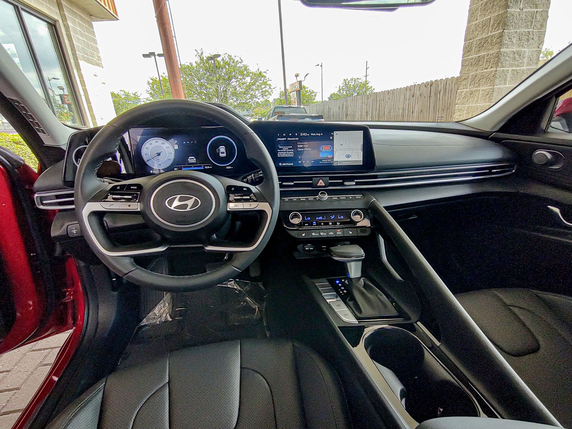 2025 Hyundai Elantra Limited photo 3