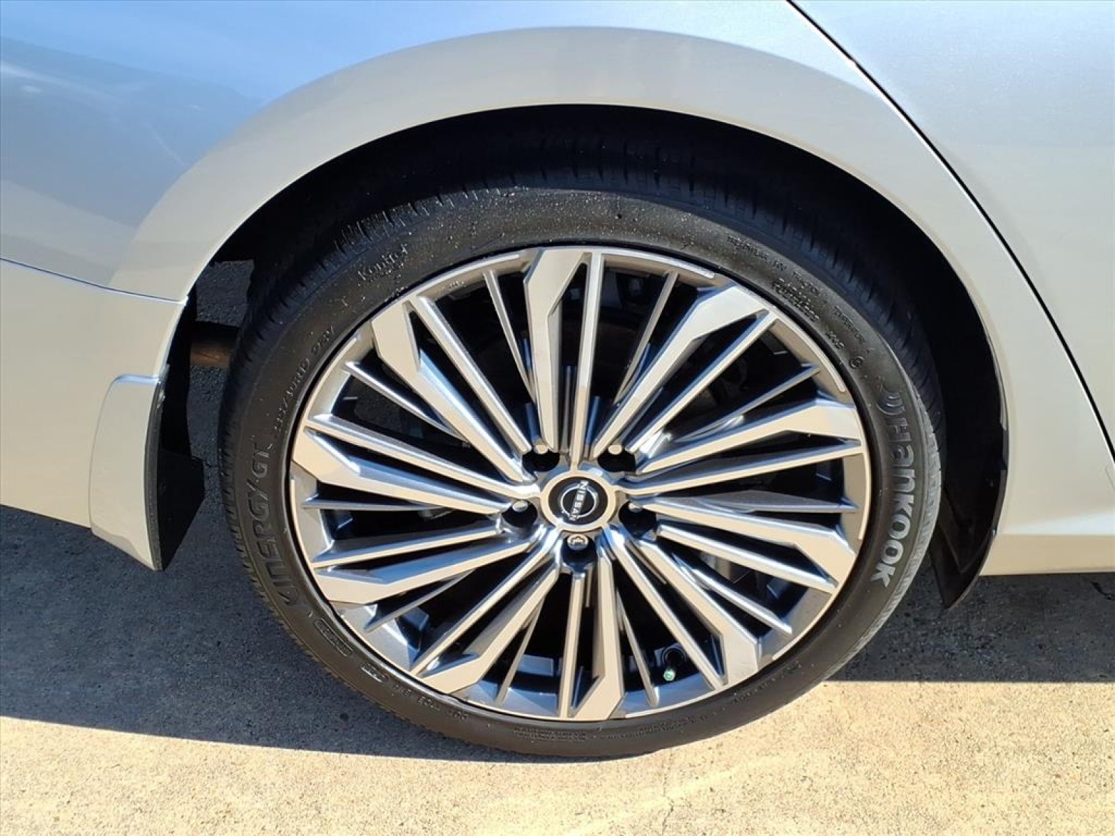 2024 Nissan Altima 2.5 SL Silver at Robbins Nissan