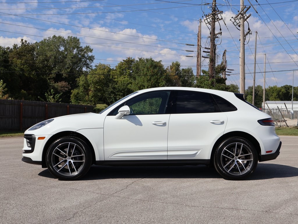 2025 Porsche Macan T photo 2