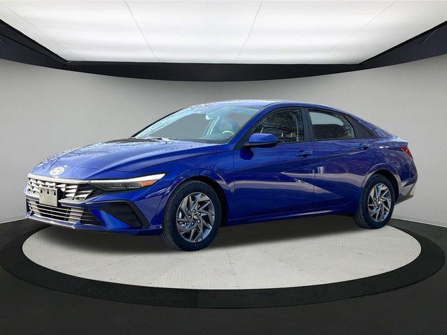 2024 Hyundai Elantra SEL photo 2