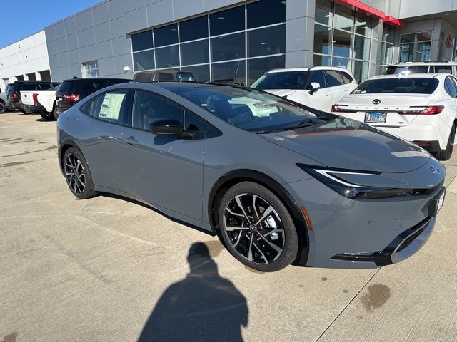 2026 Toyota Prius Plug-in photo 3