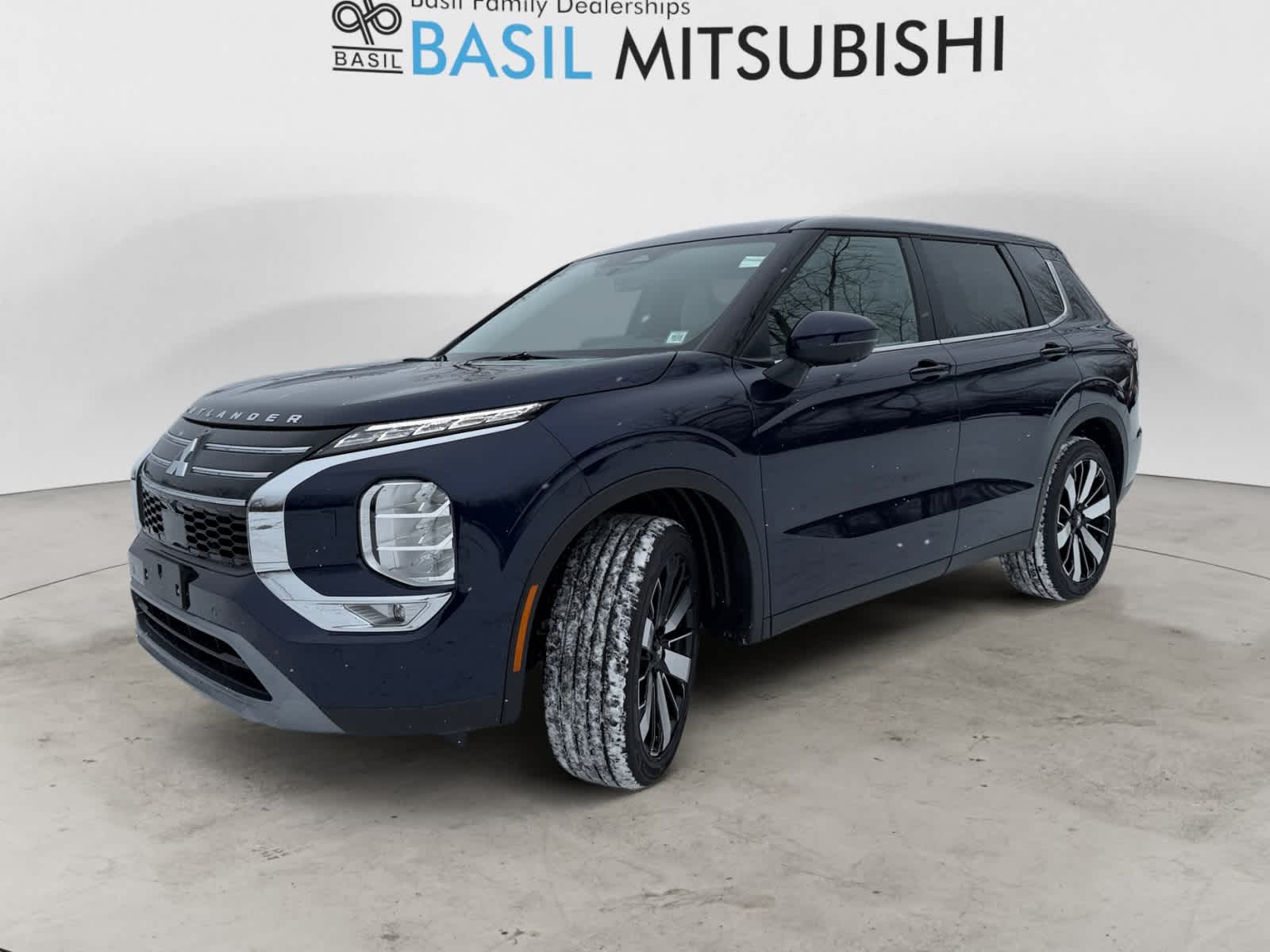 2025 Mitsubishi Outlander SE's photo