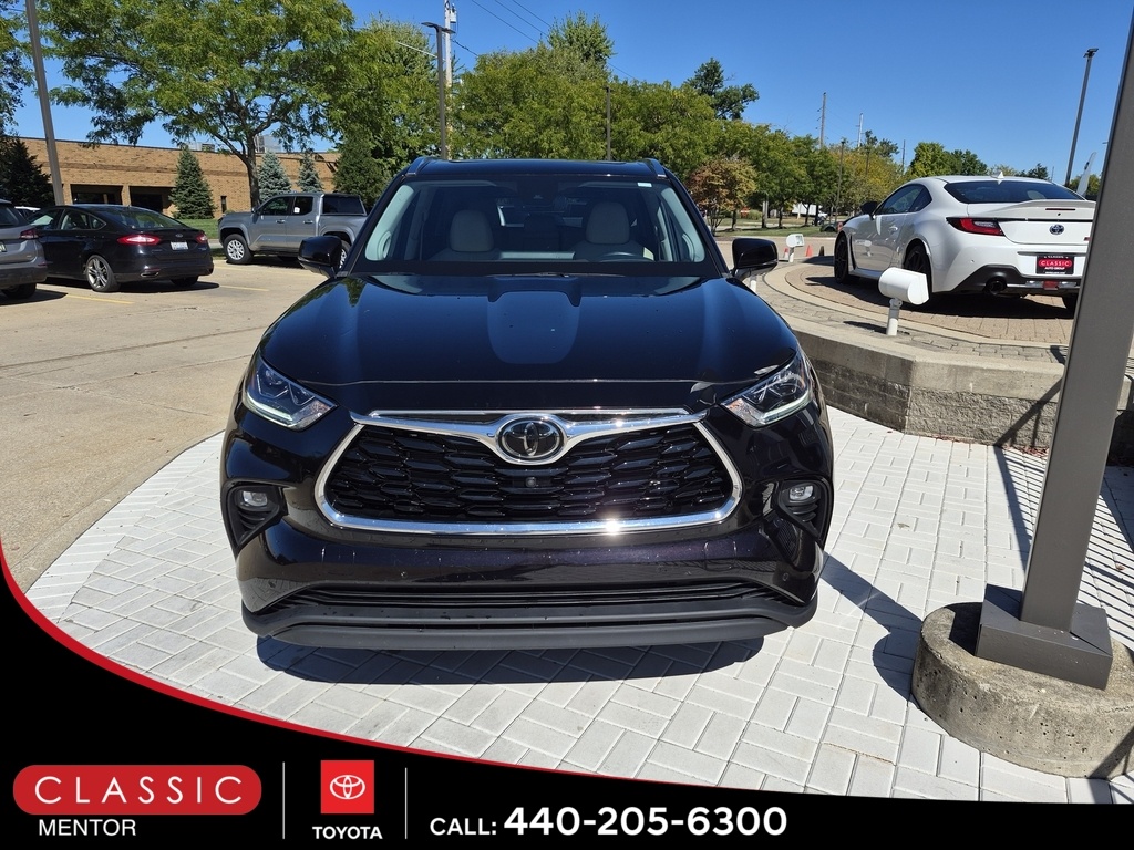 2022 Toyota Highlander Limited photo 2