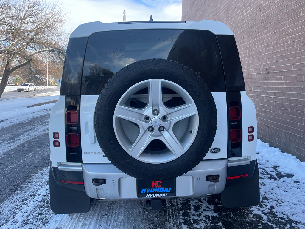 2023 Land Rover Defender 90 SE photo 4
