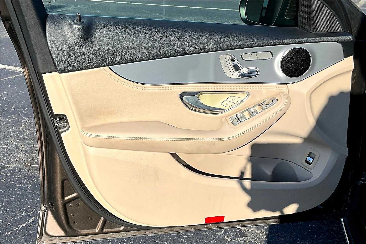 2015 Mercedes Benz C 300 Sedan photo 19