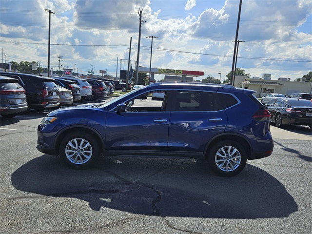 2019 Nissan Rogue SV photo 4