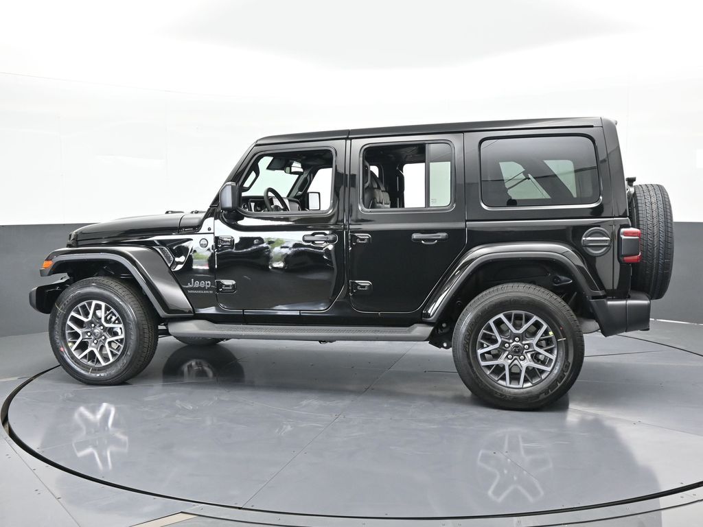 2025 Jeep Wrangler Sahara photo 3