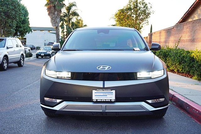Used 2023 Gray Hyundai SEL image 4