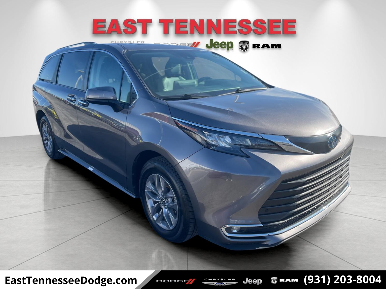 2024 Toyota Sienna XLE's photo