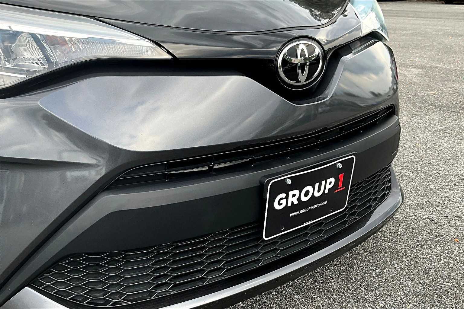 2021 Toyota C-HR XLE photo 28