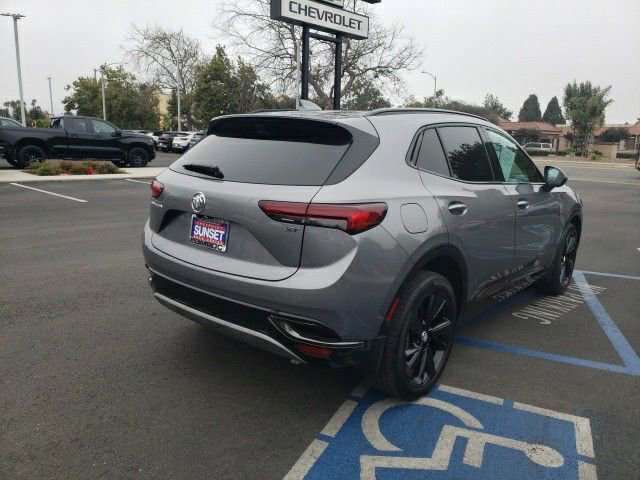 2022 Buick Envision Essence photo 2