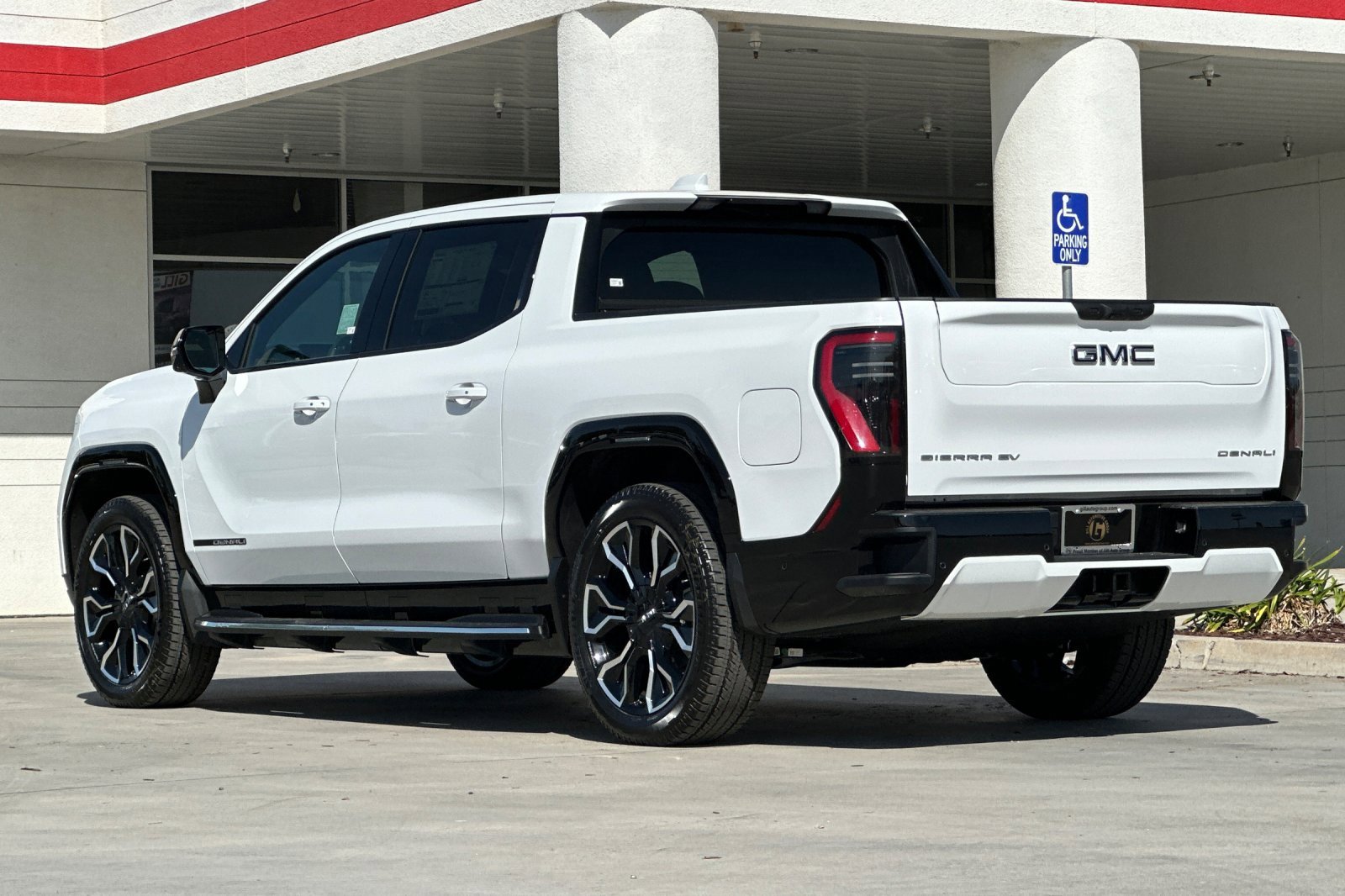2025 Gmc Sierra EV Denali photo 3