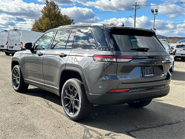 2025 Jeep Grand Cherokee Limited photo 2
