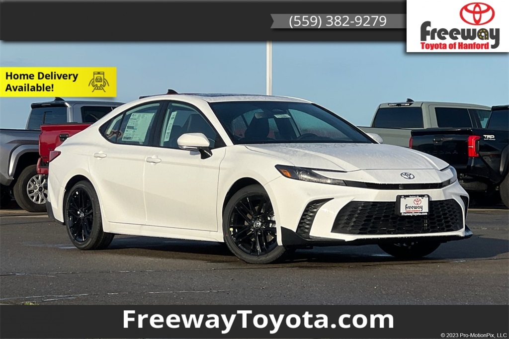 2026 Toyota Camry SE's photo