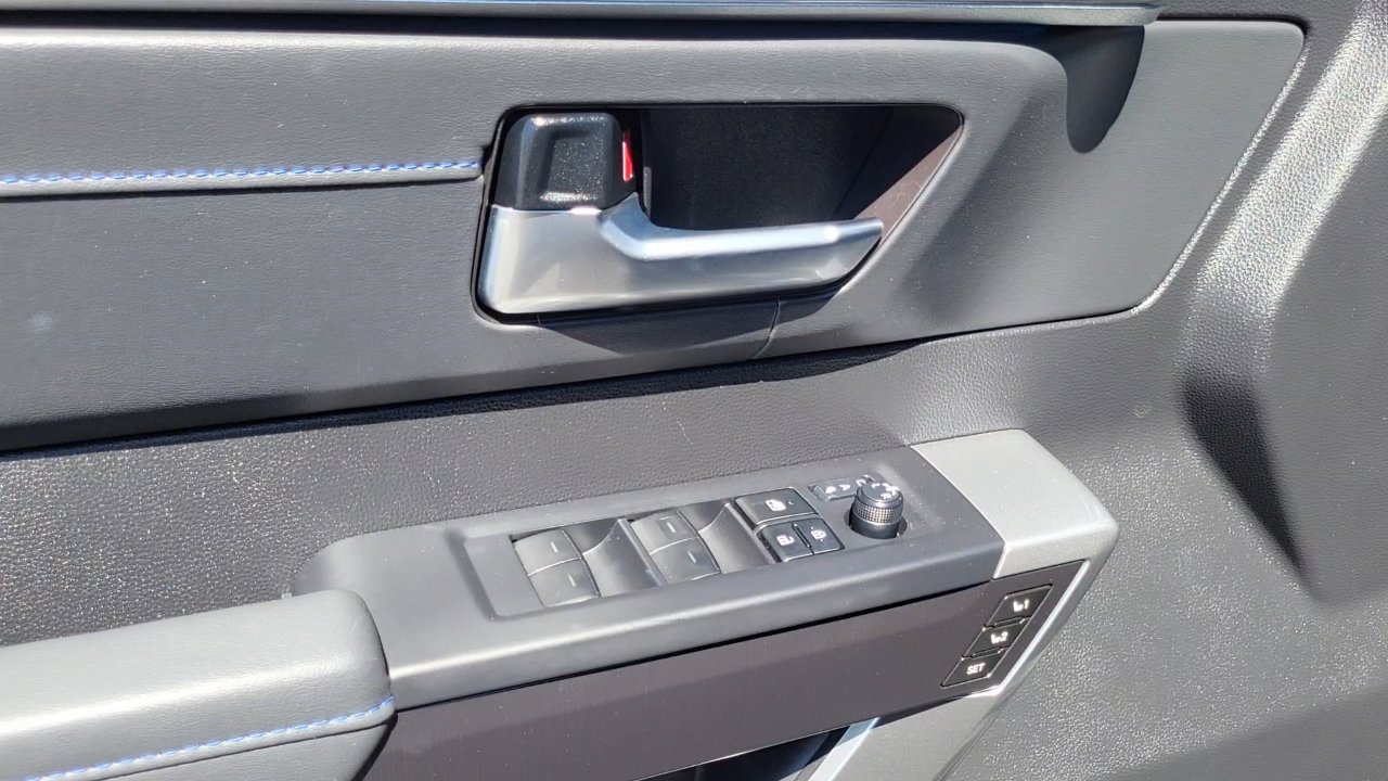 2023 Toyota Sequoia Platinum photo 8