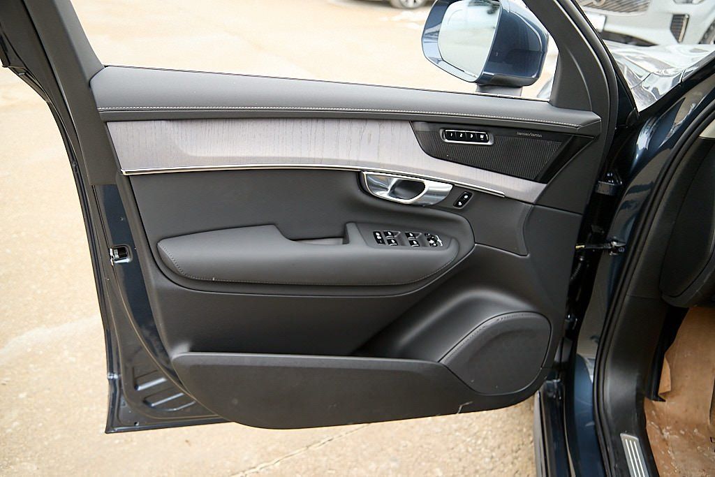2026 VOLVO XC90 - Image 9