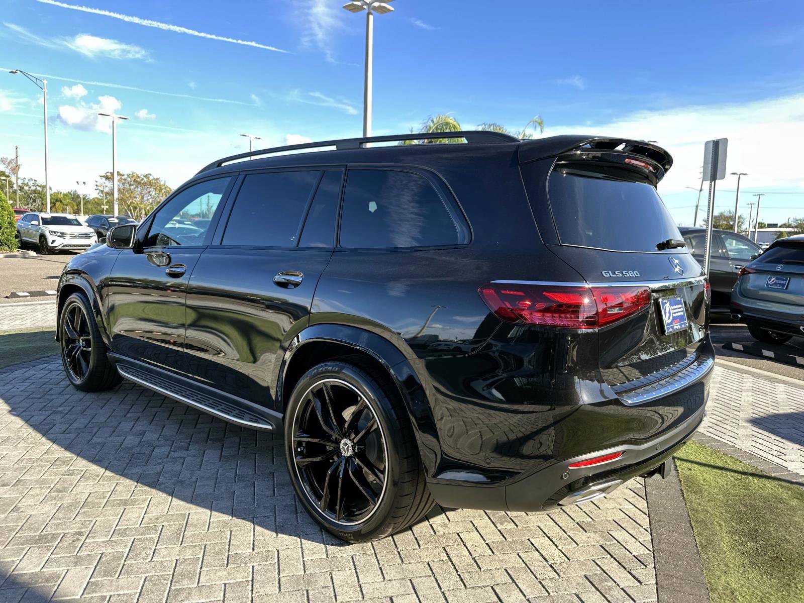 2026 Mercedes Benz GLS 580 4MATIC photo 4