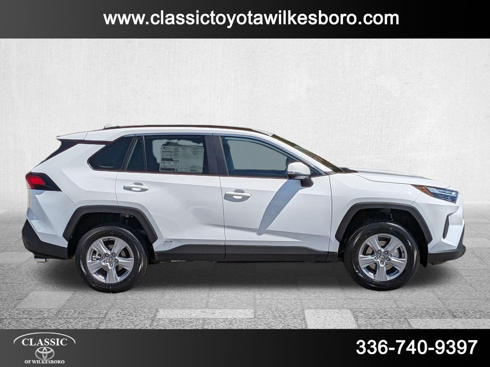 2025 Toyota RAV4 Hybrid XLE photo 4