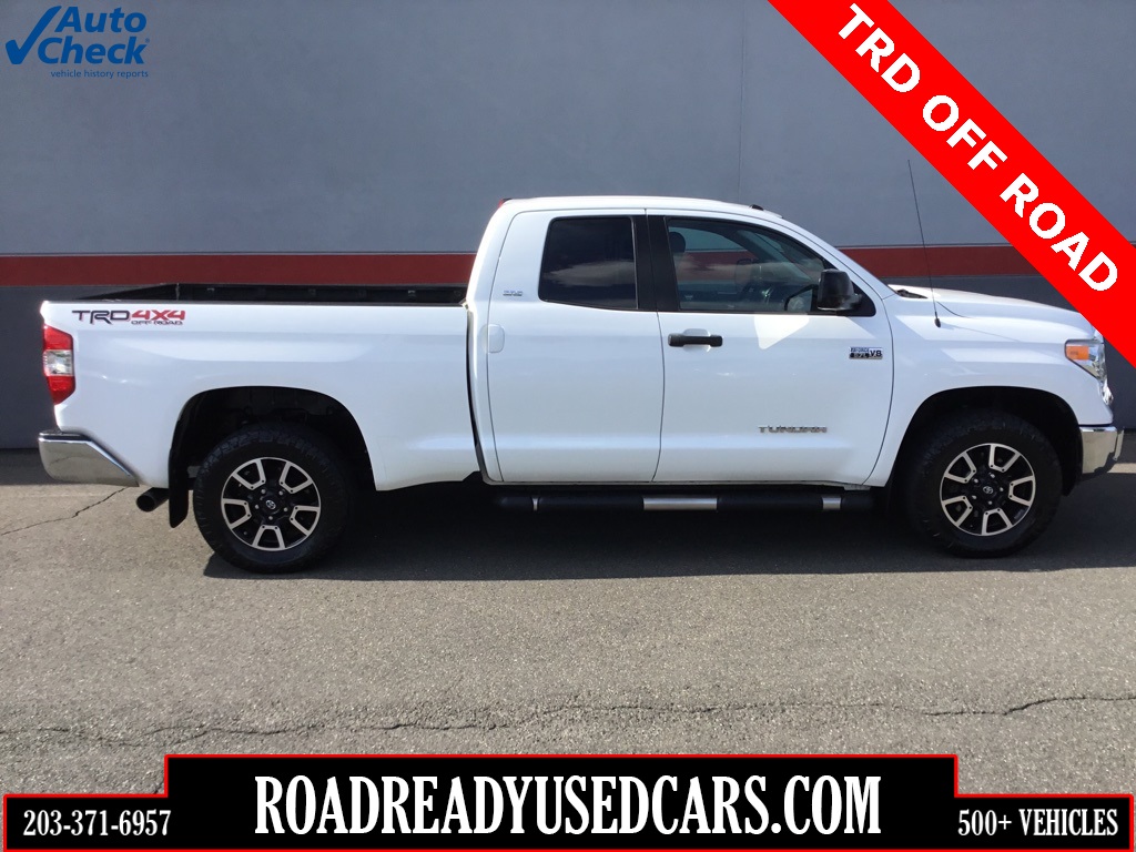 2016 Toyota Tundra SR5's photo