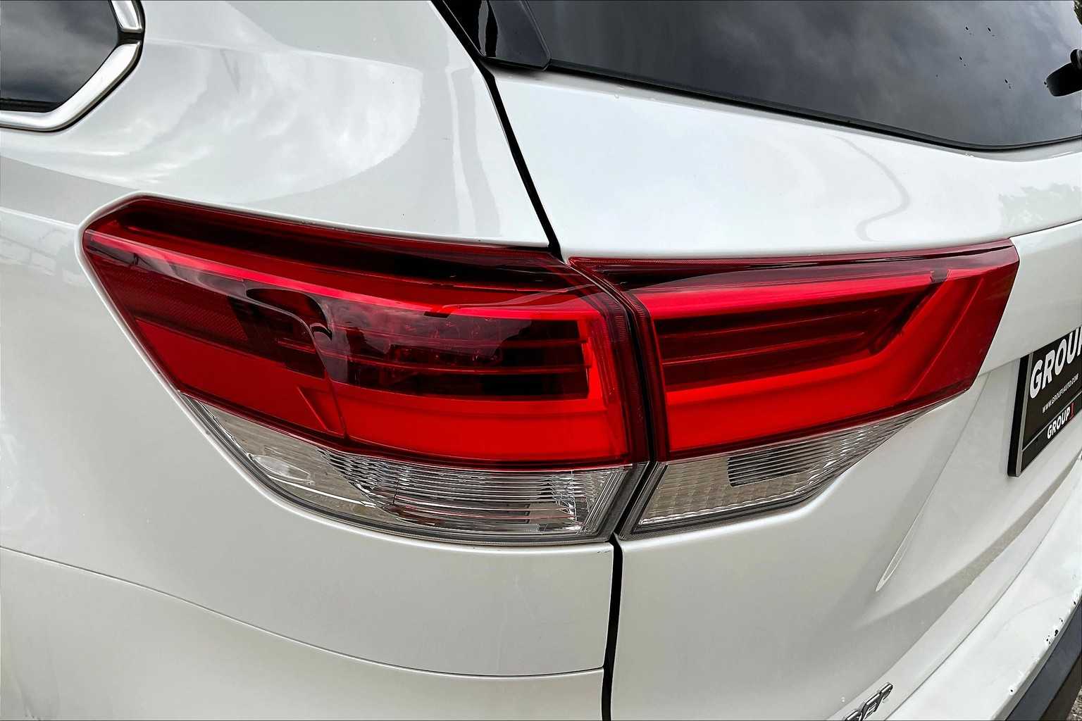 2019 Toyota Highlander LE photo 26