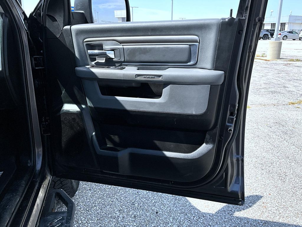 2019 Ram 1500 Classic Warlock photo 17