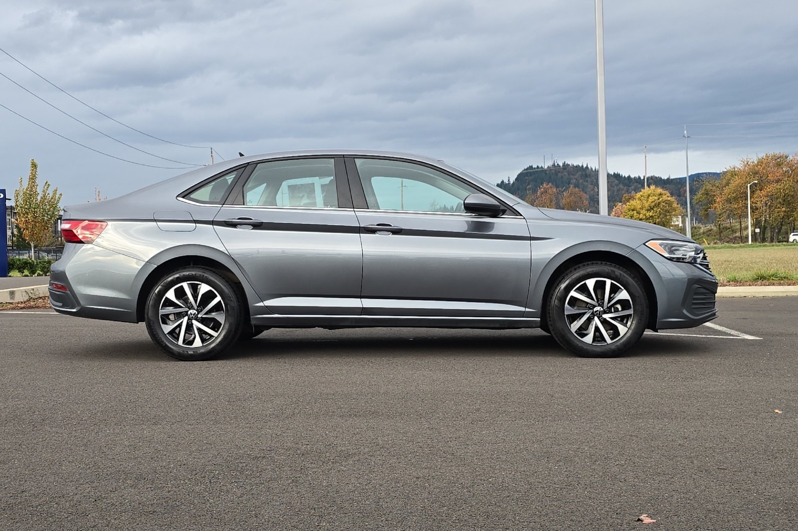 2023 Volkswagen Jetta 1.5T S photo 2