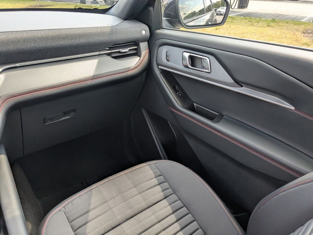 2025 Ford Explorer ST-Line photo 18